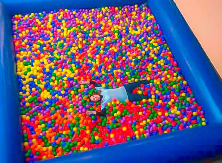 Piscinas de bolas gigante · Jocsair Hinchables Barcelona