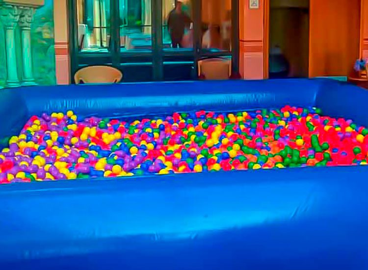 Piscinas de bolas gigante · Jocsair Hinchables Barcelona