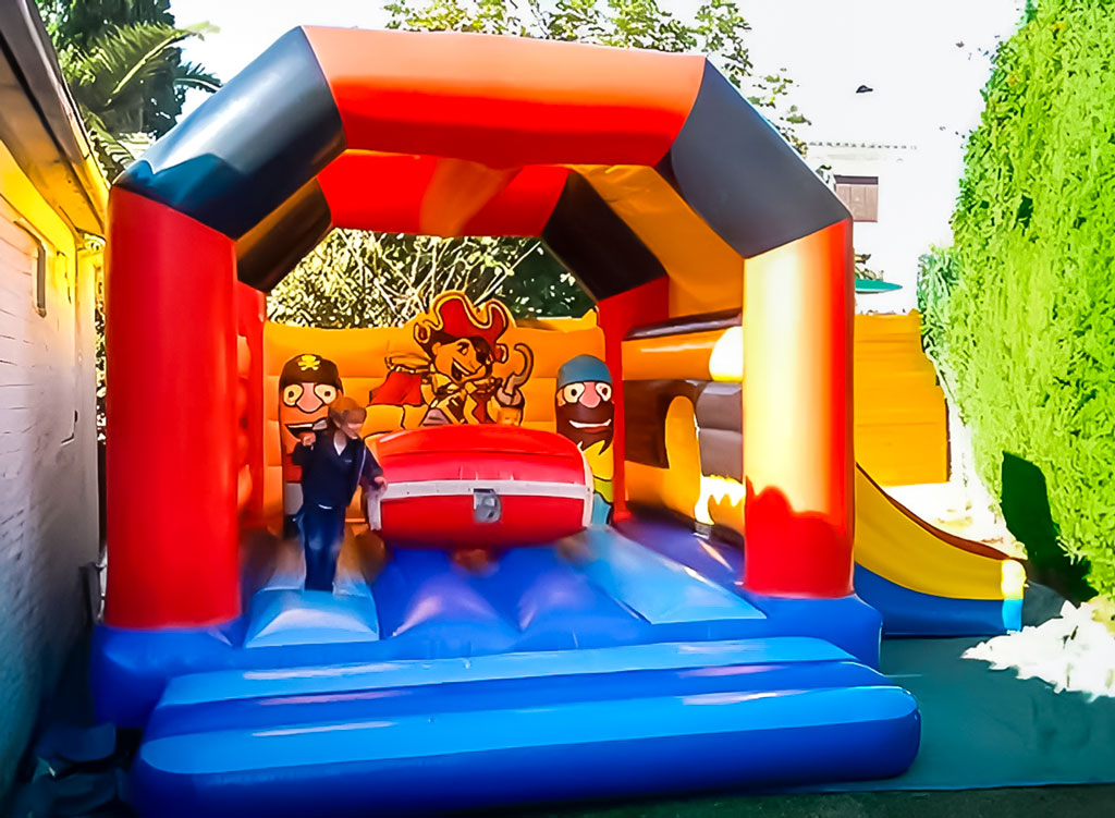 Súper Pirata · Hinchable con Obstáculos · Jocsair Hinchables Barcelona